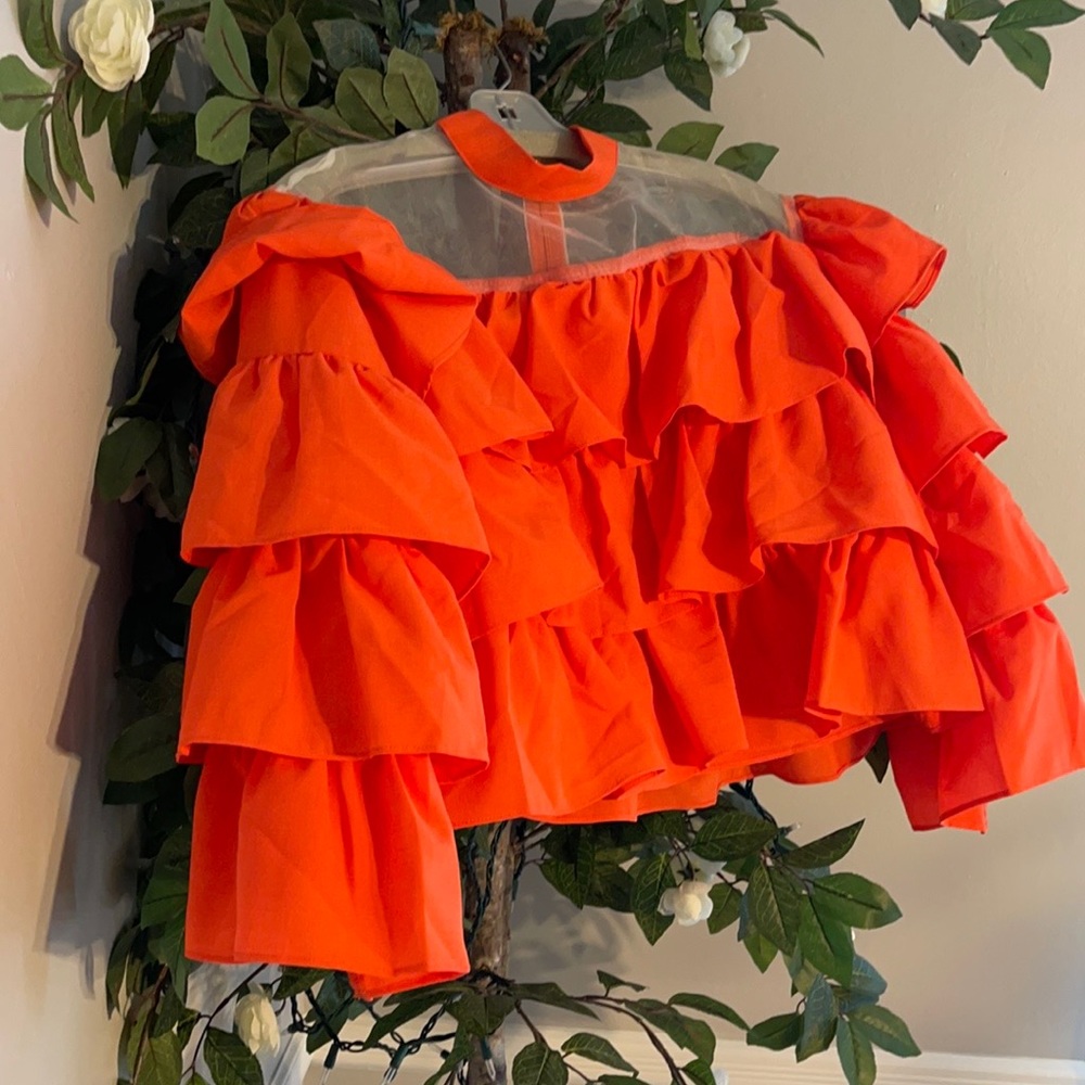 NWT ORANGE FLUFF TOP🤗 👜